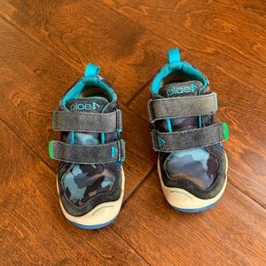 Plae shoes, size 9.5